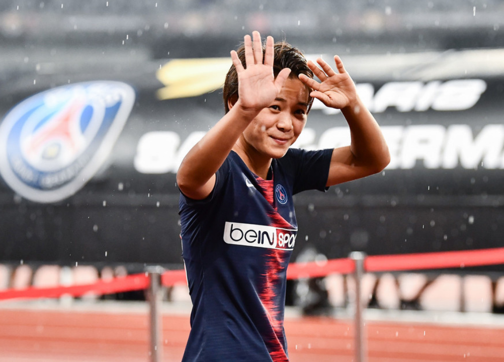 PG游戏- 岭南雷霆队鏖战海滨金雕队，游泳季后赛失利，核心复出即建功。教练团队居功至伟